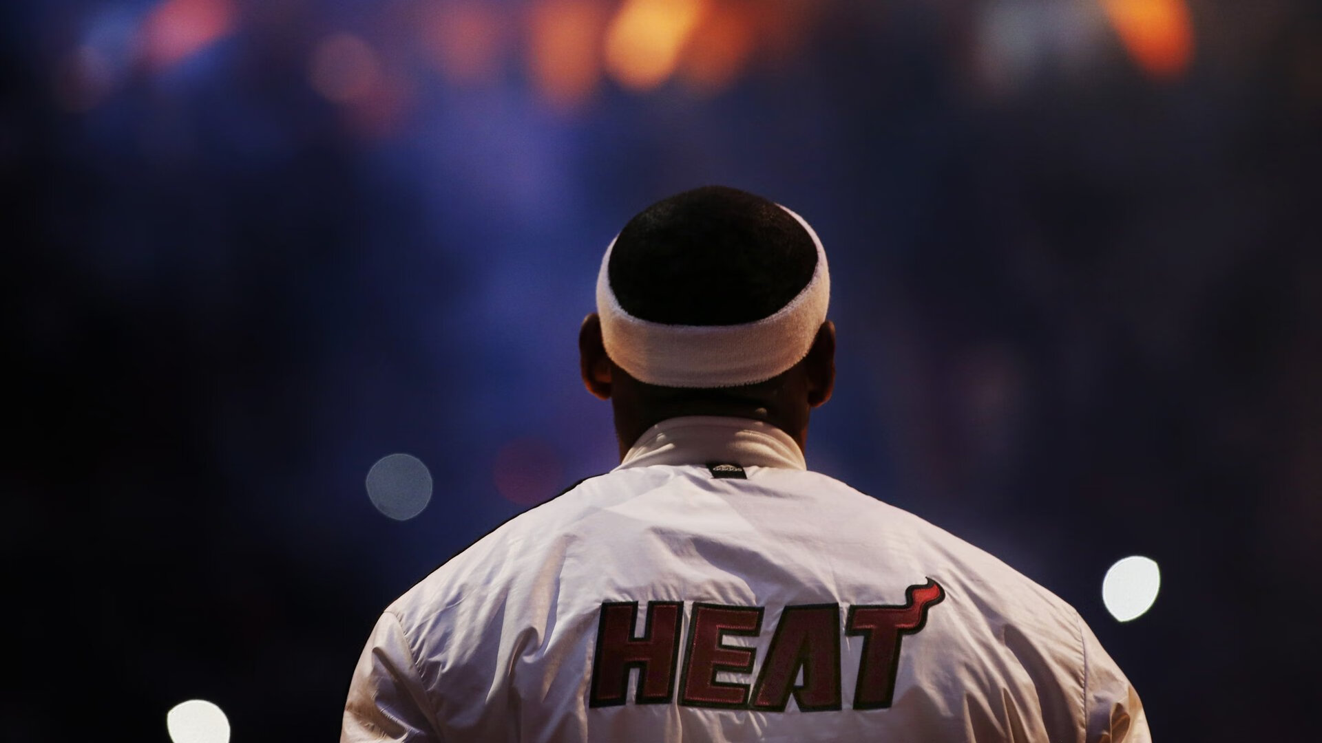 当绿茵上帝踏上硬木球场，喀麦隆神话击溃国际米兰，库尔图瓦在NBA总决赛接管比赛
